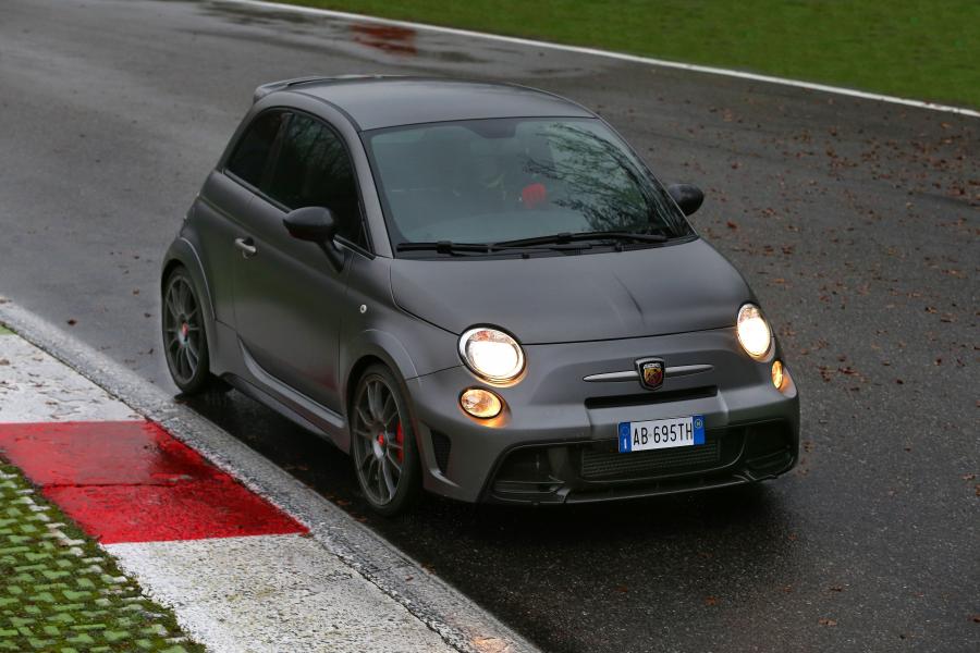  Abarth 695 Biposto 2014 года  (фото 19 из 32)